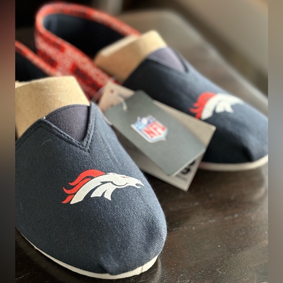 Women's FOCO NFL Denver Broncos Slip On Sneakers Canvas Shoes Size Medium NWT - Picture 6 of 8